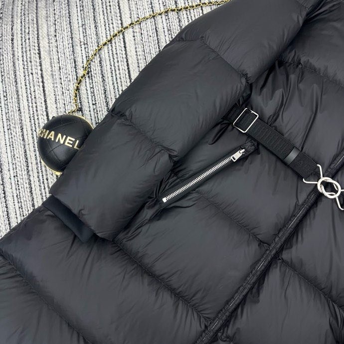 Пуховик з капюшоном жіночий фото 8