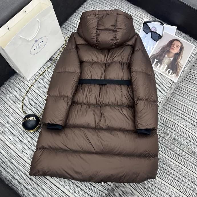 Пуховик з капюшоном жіночий фото 8