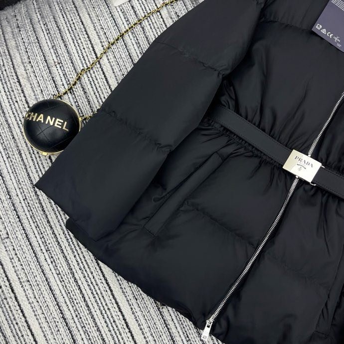 Пуховик з капюшоном жіночий фото 8