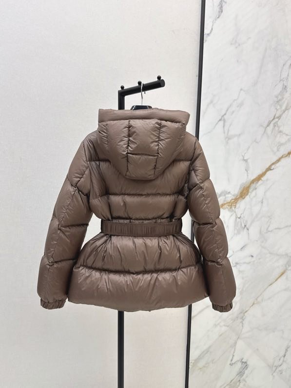 Пуховик с капюшоном женский фото 9