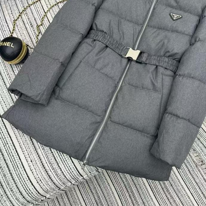 Пуховик з капюшоном жіночий фото 9