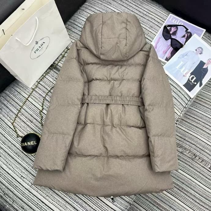 Пуховик з капюшоном жіночий фото 9