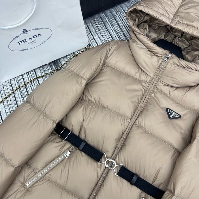 Пуховик с капюшоном женский фото 9