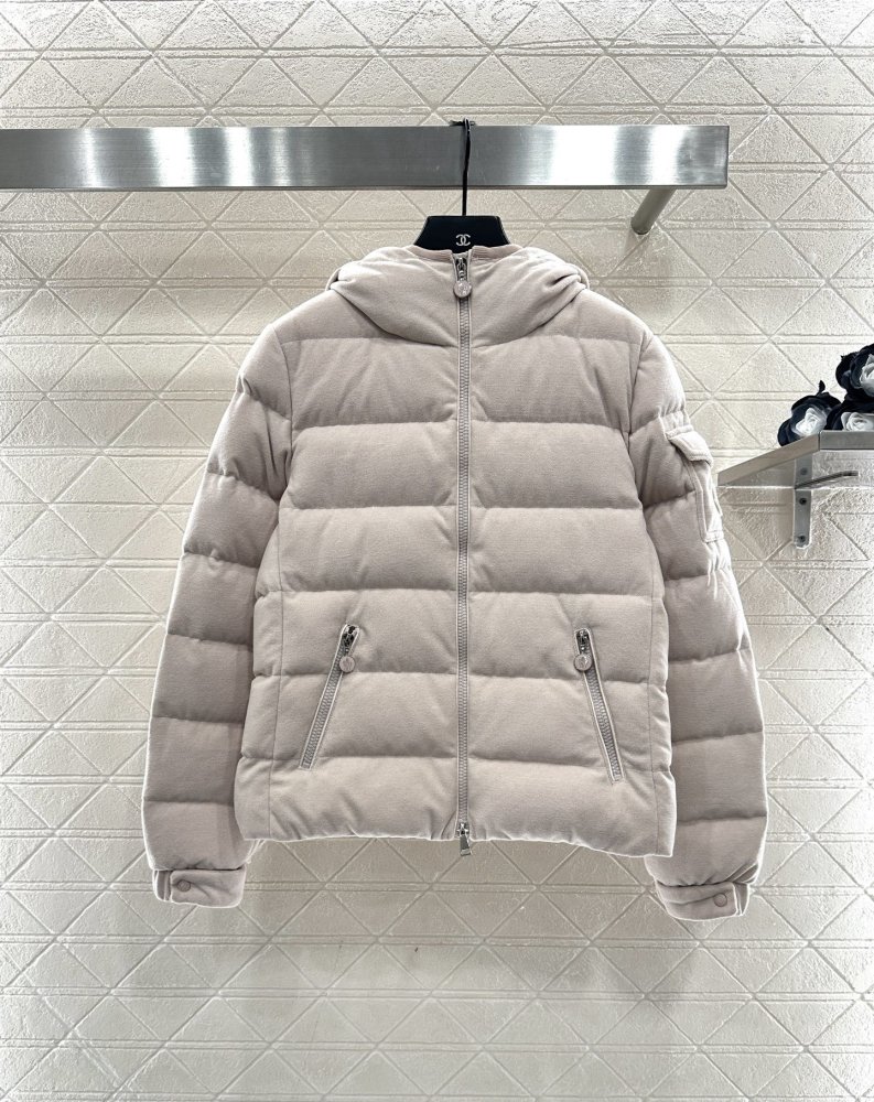 Down jacket from hood