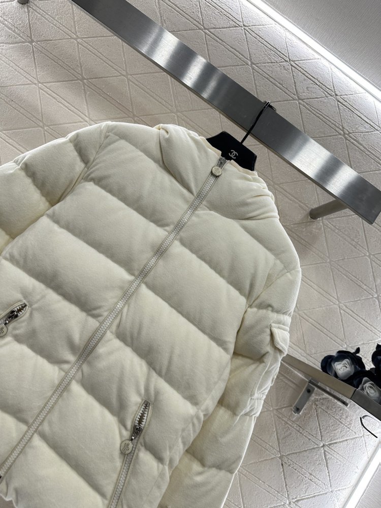 Down jacket from hood фото 3