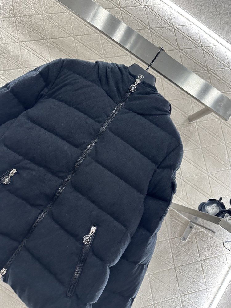 Down jacket from hood фото 3