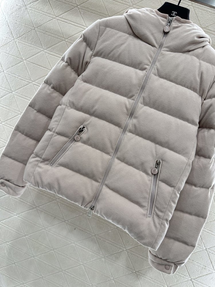 Down jacket from hood фото 4