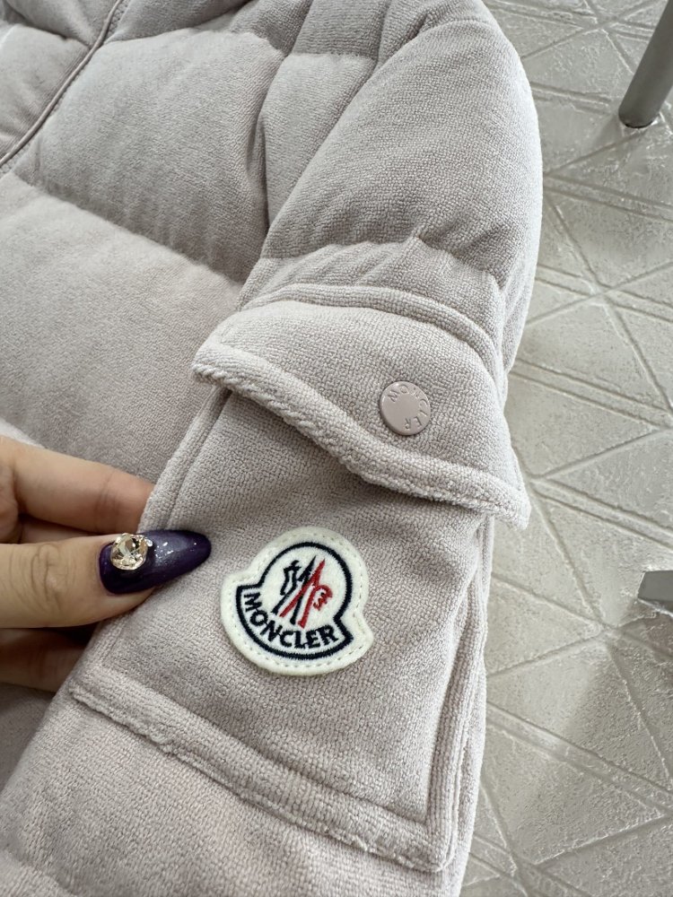 Down jacket from hood фото 5