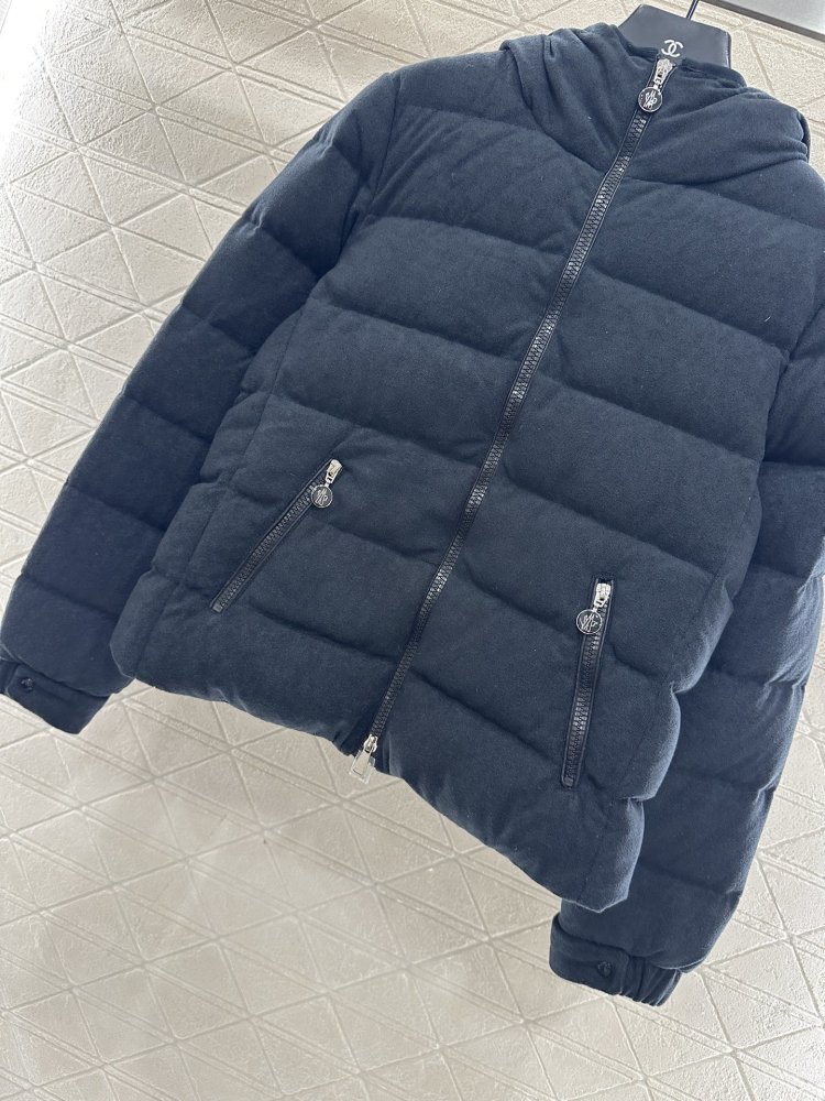 Down jacket from hood фото 5