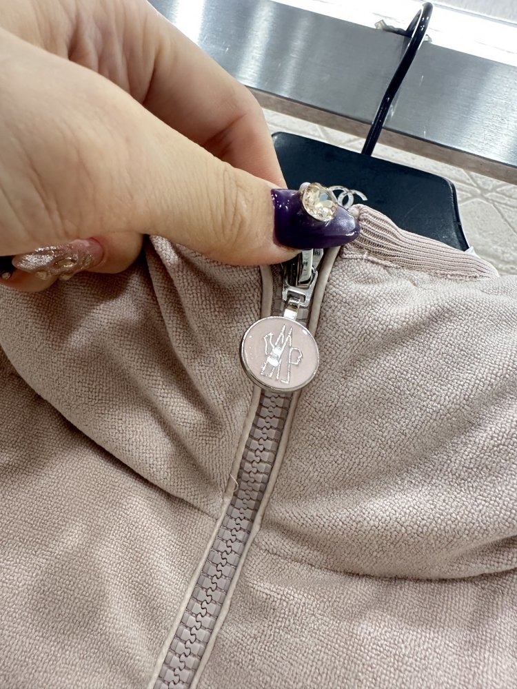 Down jacket from hood фото 6