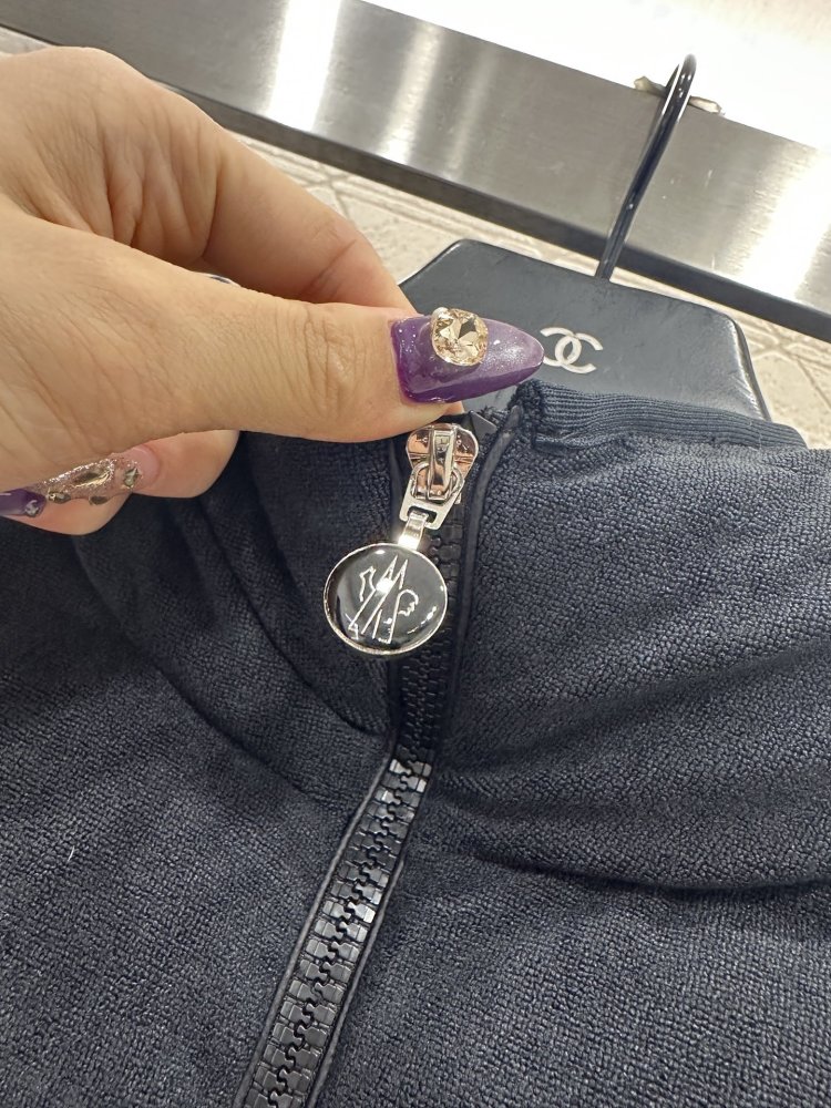 Down jacket from hood фото 7