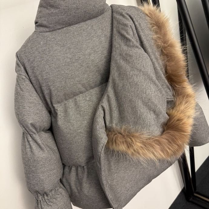 Down jacket from fur collar фото 9