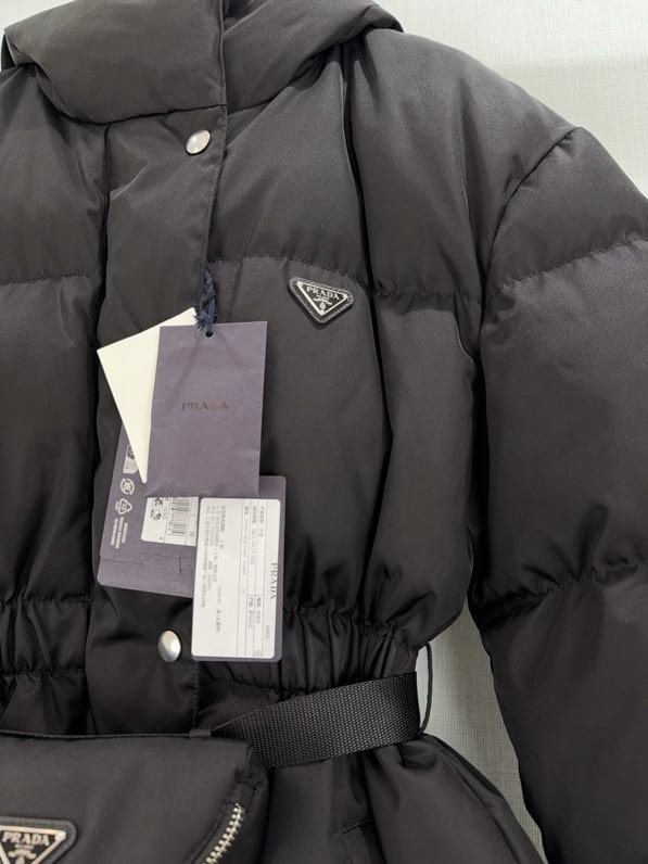 Down jacket from bag across shoulder фото 7