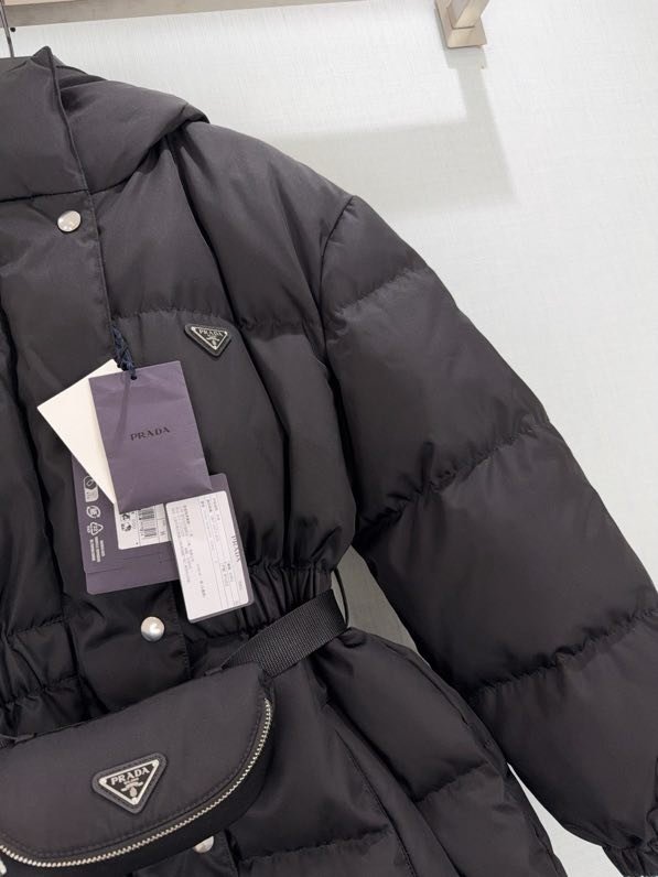 Down jacket from bag across shoulder фото 8