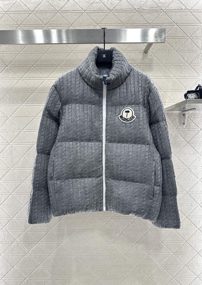 Down jacket from тисненым collar-reception