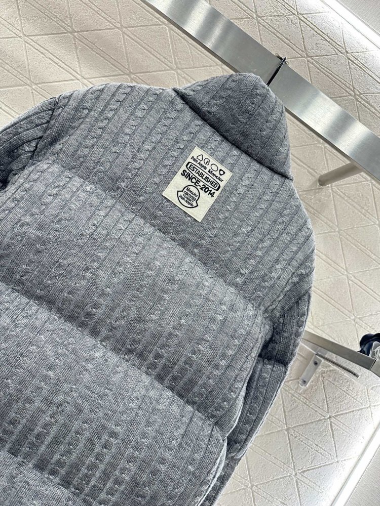 Down jacket from тисненым collar-reception фото 4