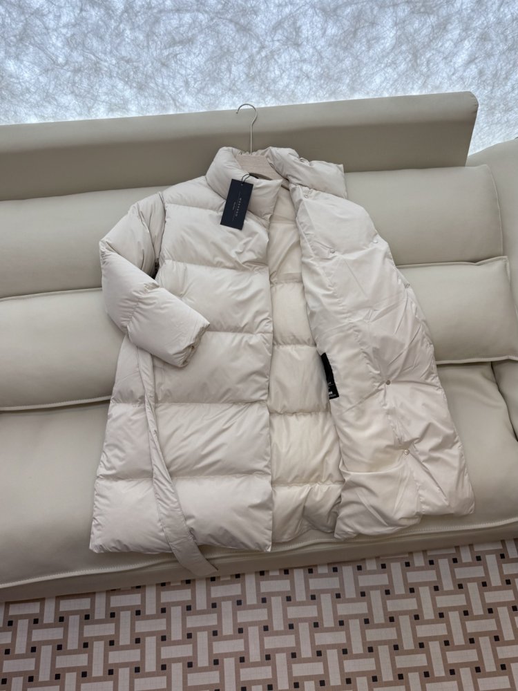 Пуховик з коміром стійкою і довгими рукавами фото 4