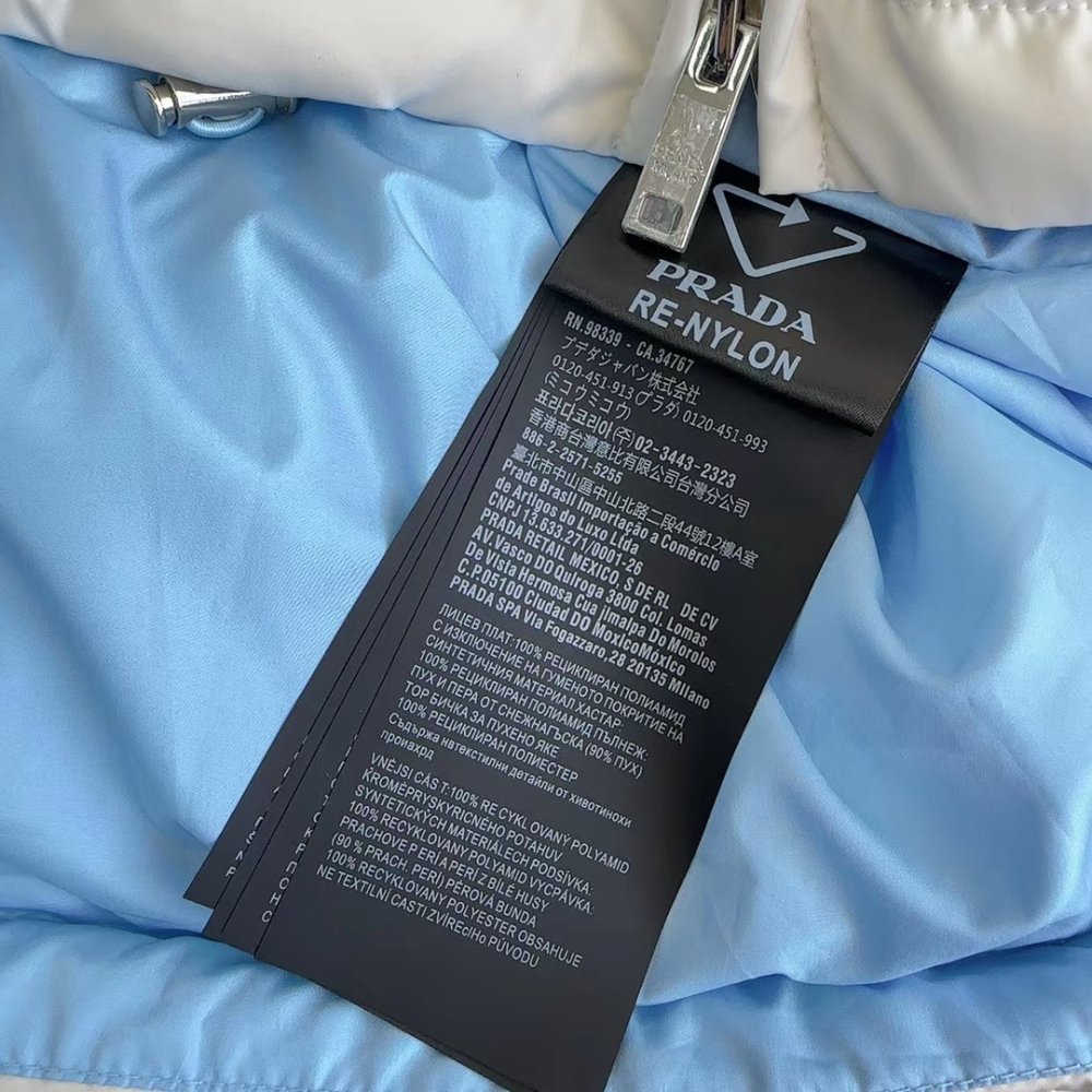 Пуховик средней длины с воротником-стойкой и поясом фото 9