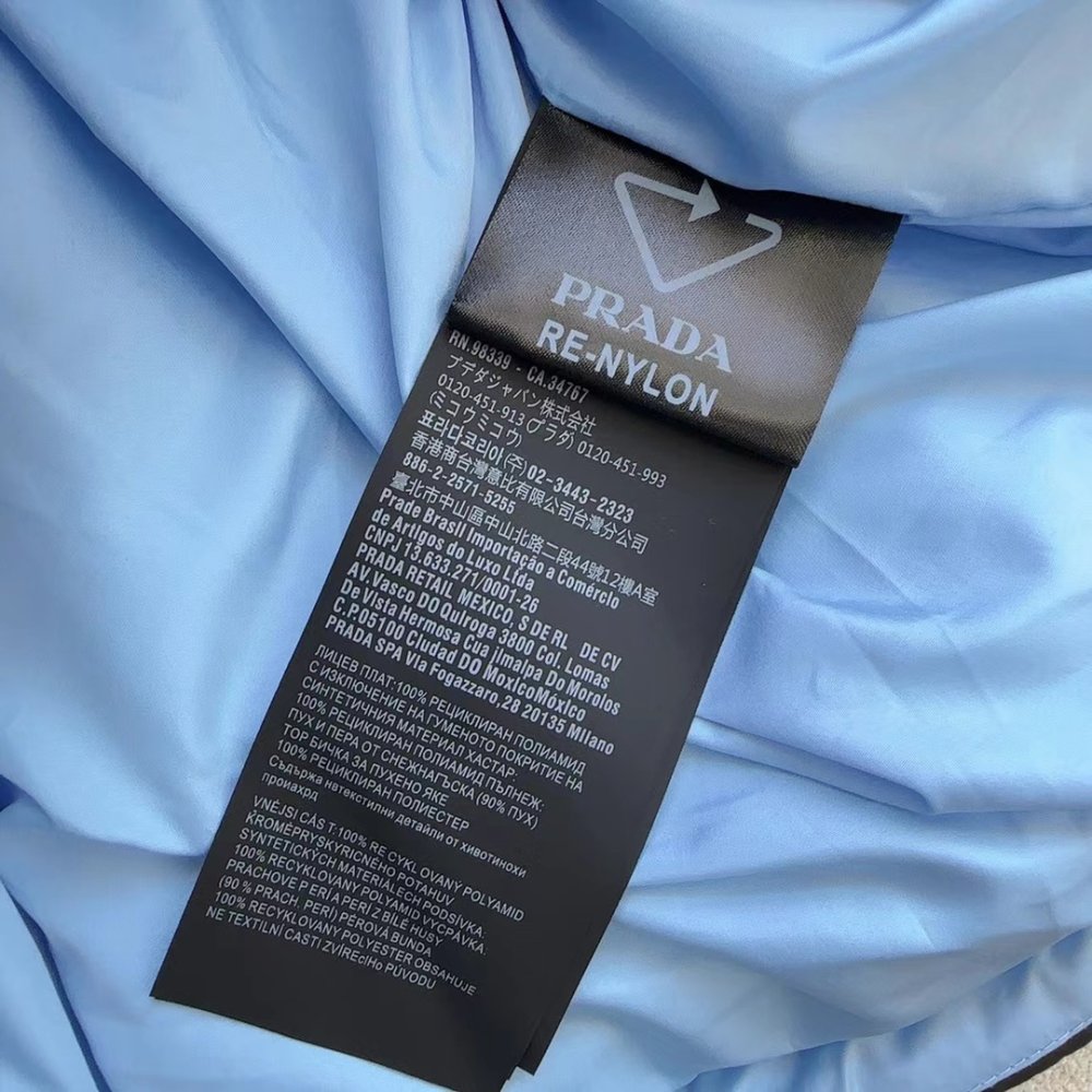 Пуховик средней длины с воротником-стойкой и поясом фото 9