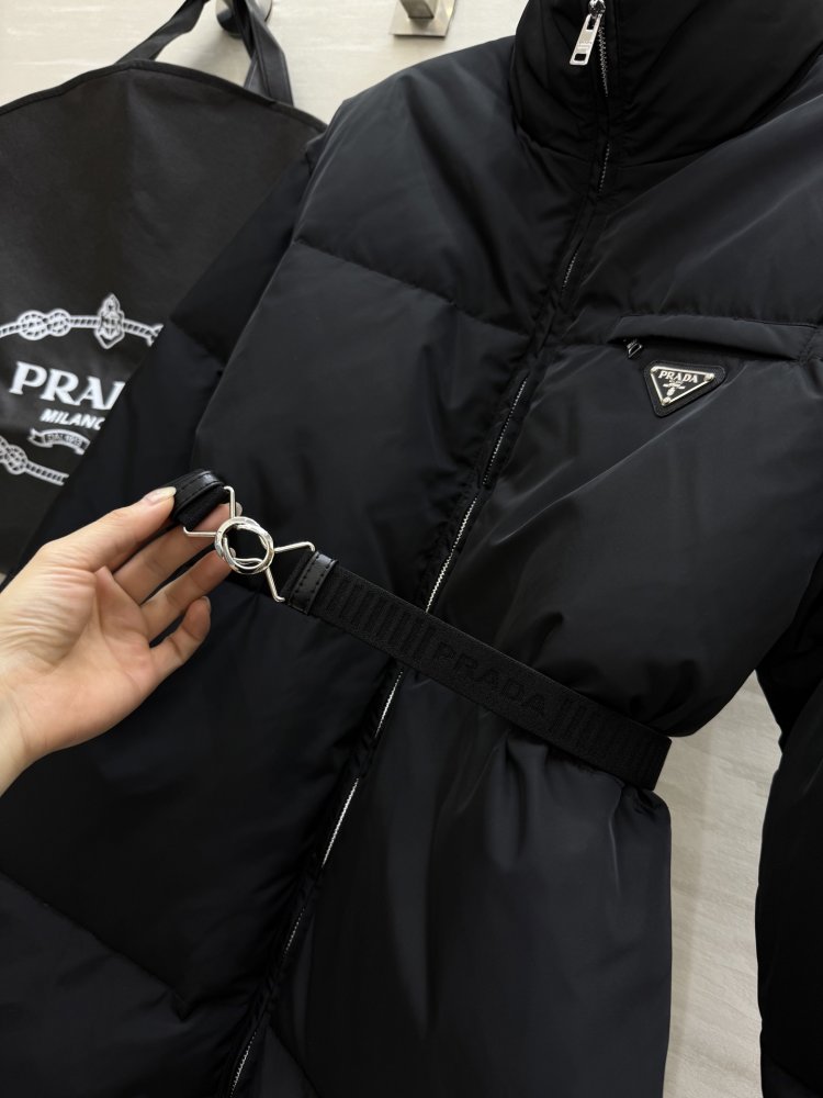 Пуховик средней длины с воротником стойкой фото 3