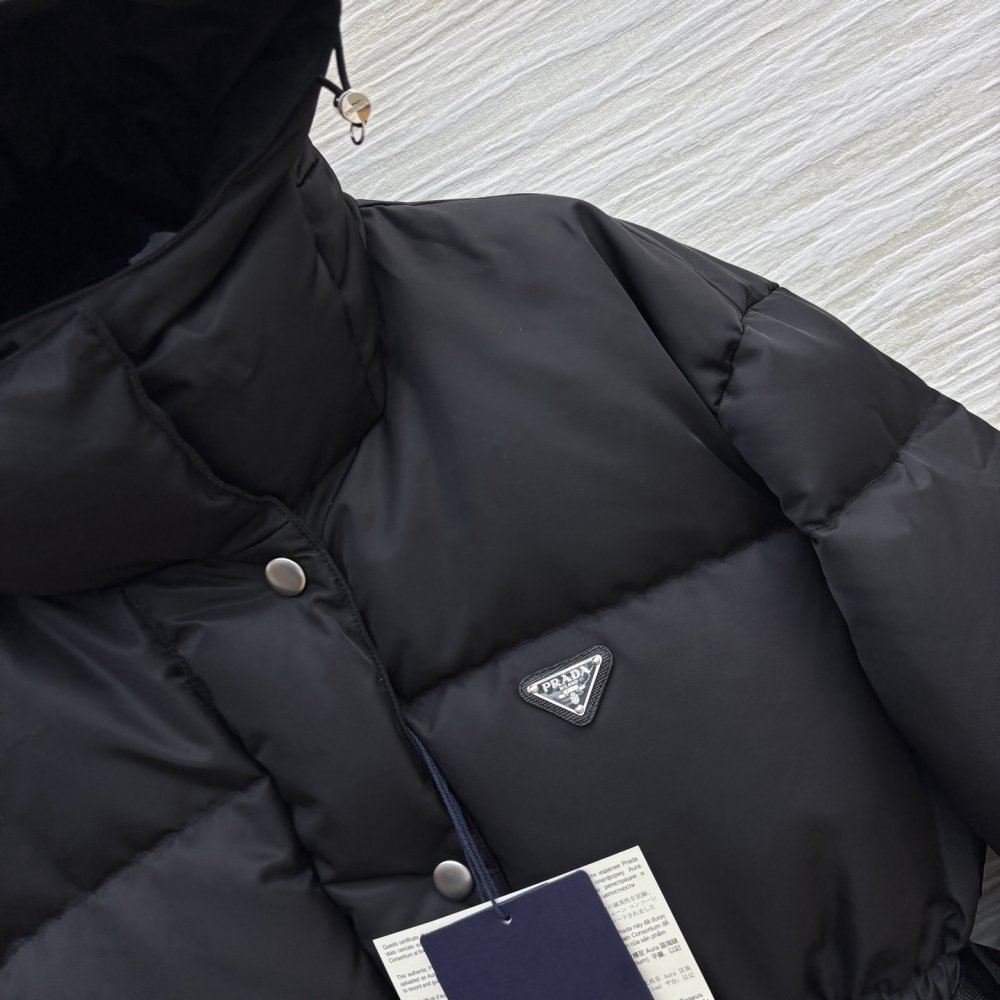 Down jacket female from hood and fitting waist фото 4