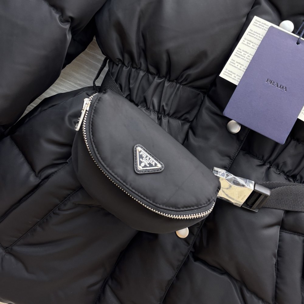 Down jacket female from hood and fitting waist фото 7