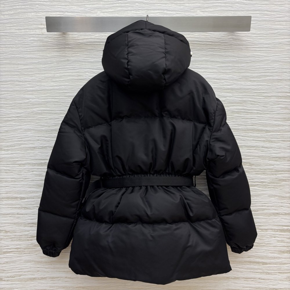 Down jacket female from hood and fitting waist фото 8