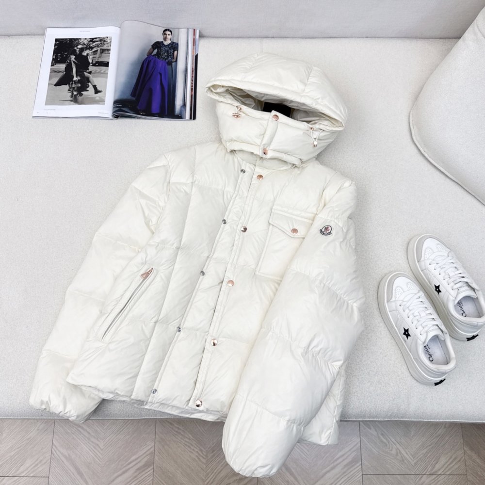 Пуховик женский с капюшоном