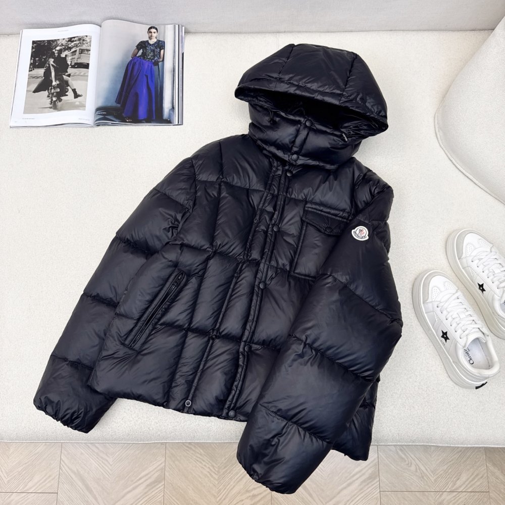 Пуховик женский с капюшоном