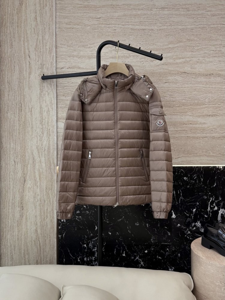 Пуховик женский с капюшоном