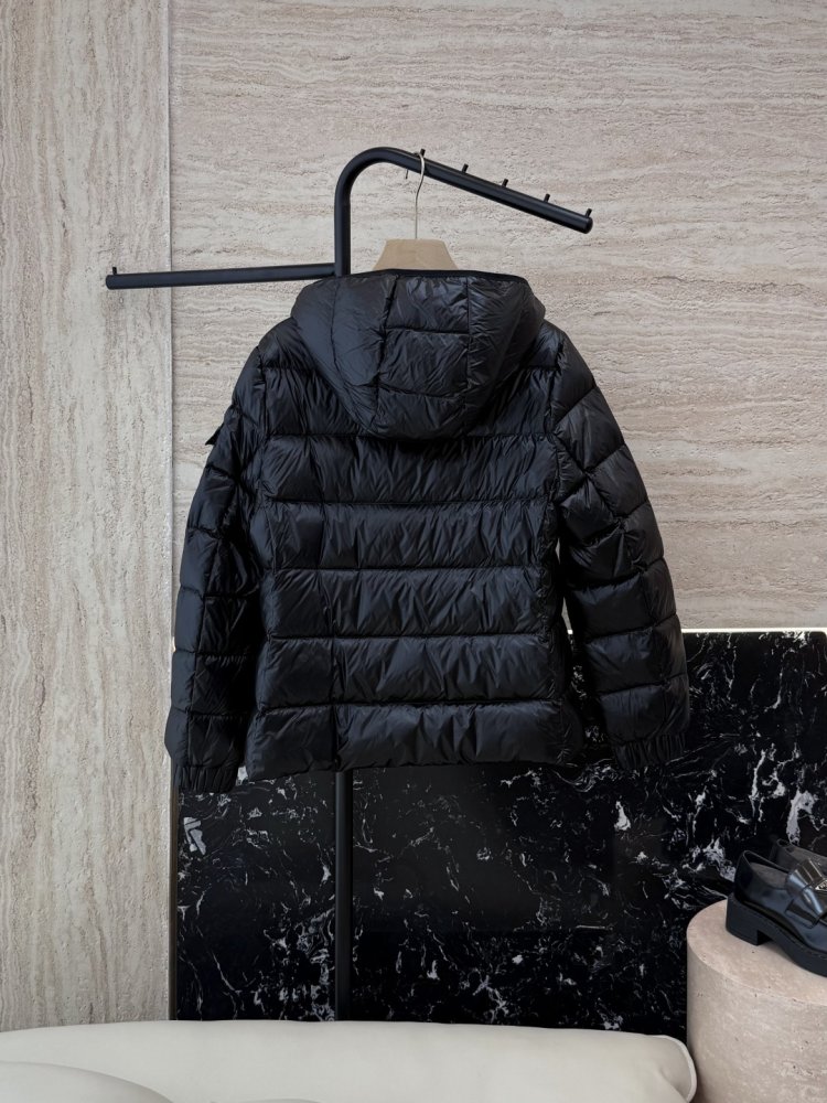 Пуховик женский с капюшоном фото 2