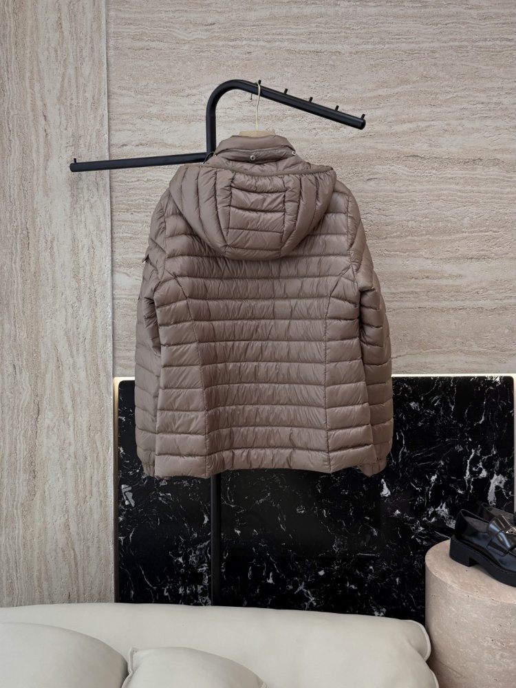 Пуховик женский с капюшоном фото 2