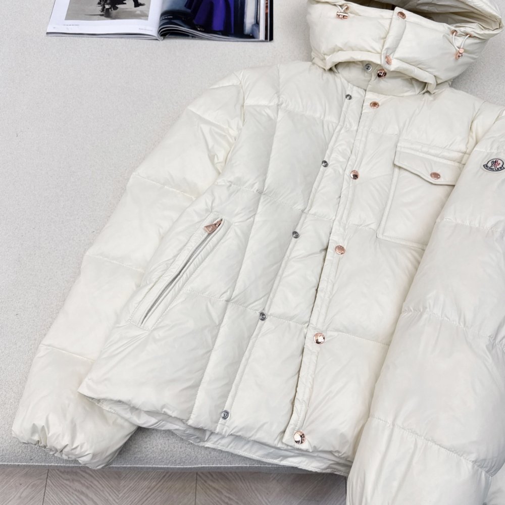 Пуховик женский с капюшоном фото 3