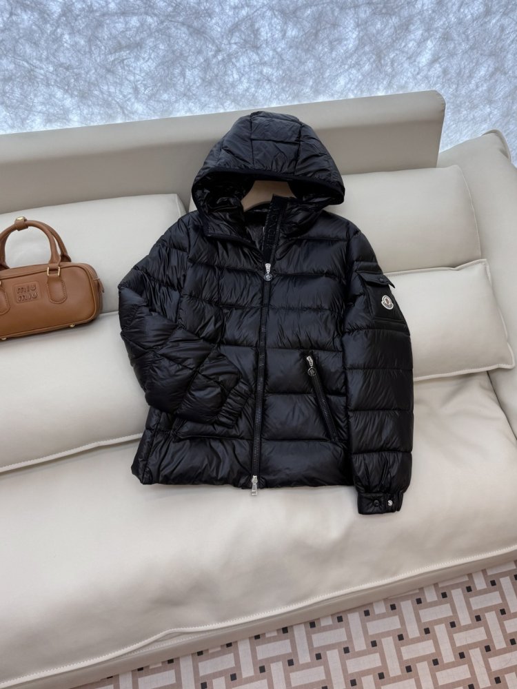 Пуховик женский с капюшоном фото 3