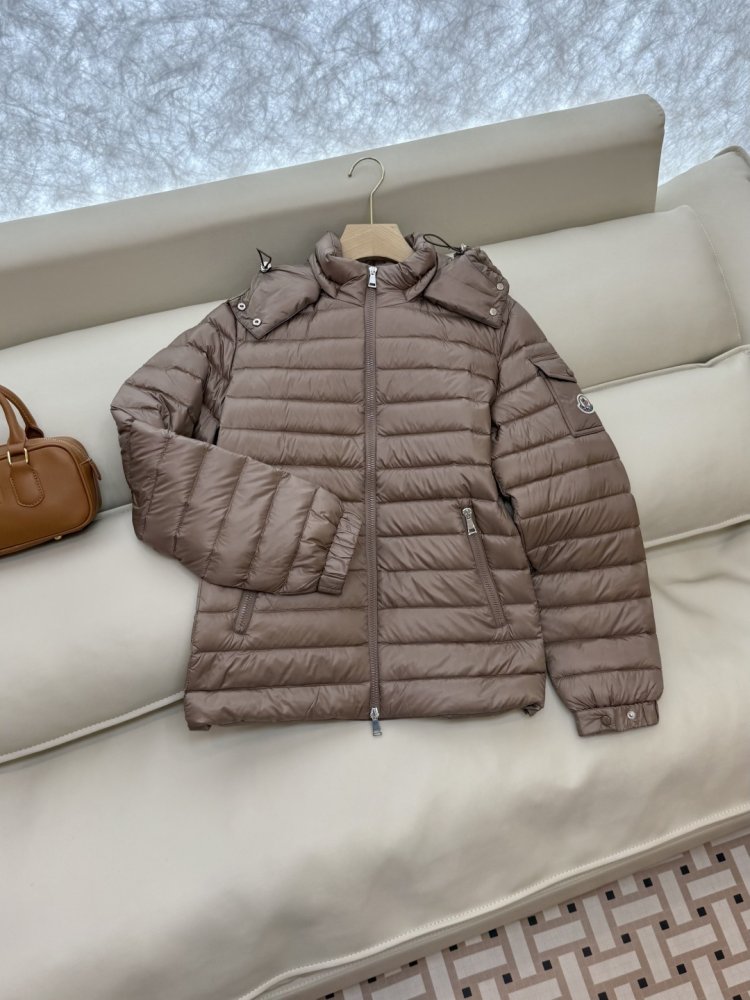 Пуховик женский с капюшоном фото 3