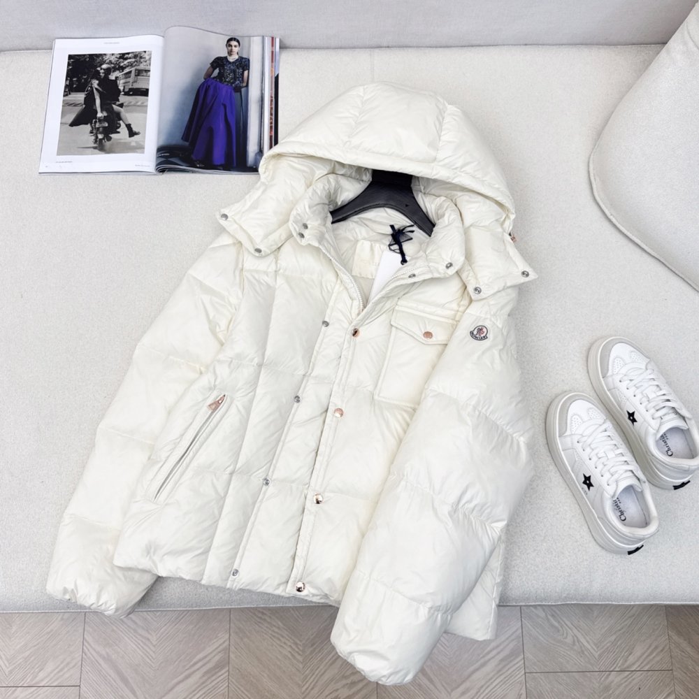 Пуховик женский с капюшоном фото 4