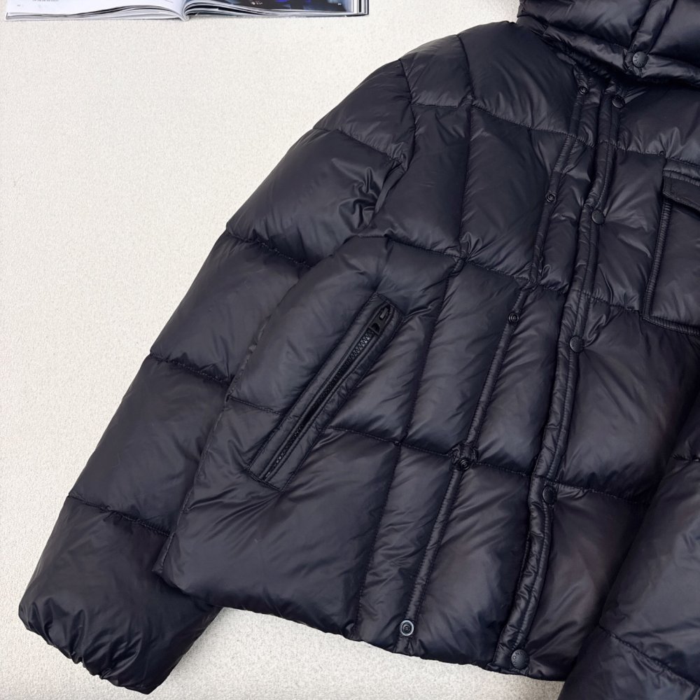 Пуховик женский с капюшоном фото 4