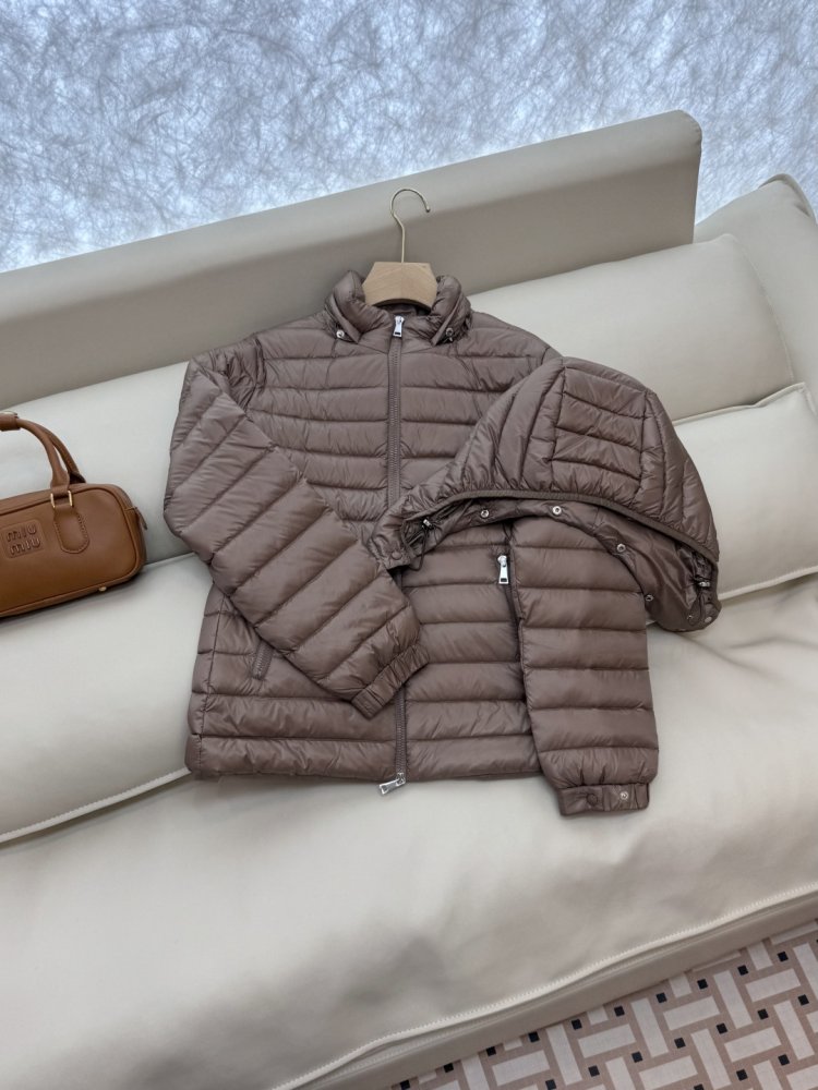 Пуховик женский с капюшоном фото 4