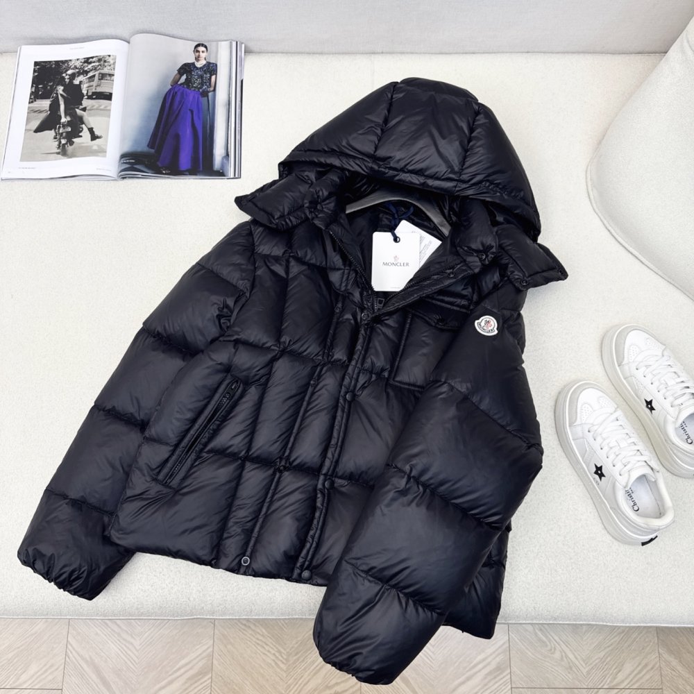 Пуховик женский с капюшоном фото 5