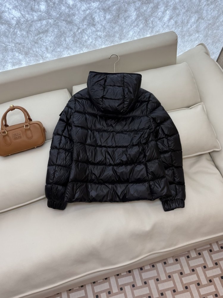 Пуховик женский с капюшоном фото 5