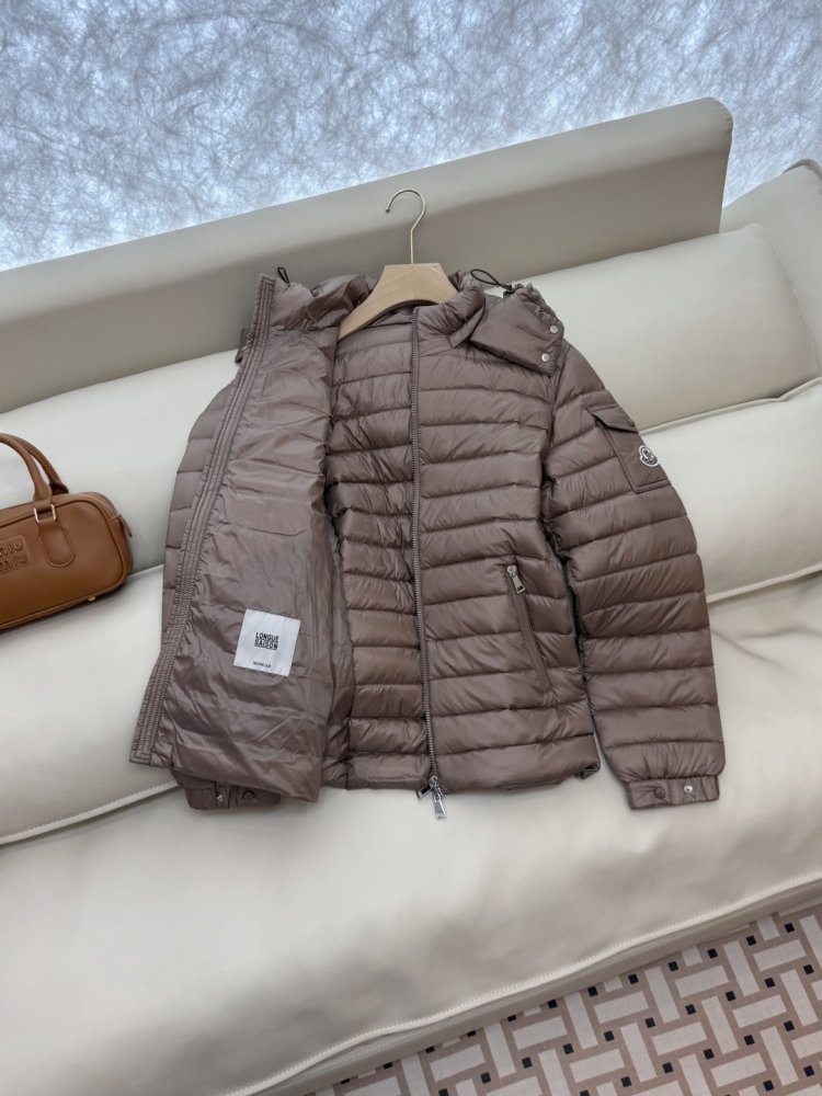 Пуховик женский с капюшоном фото 5