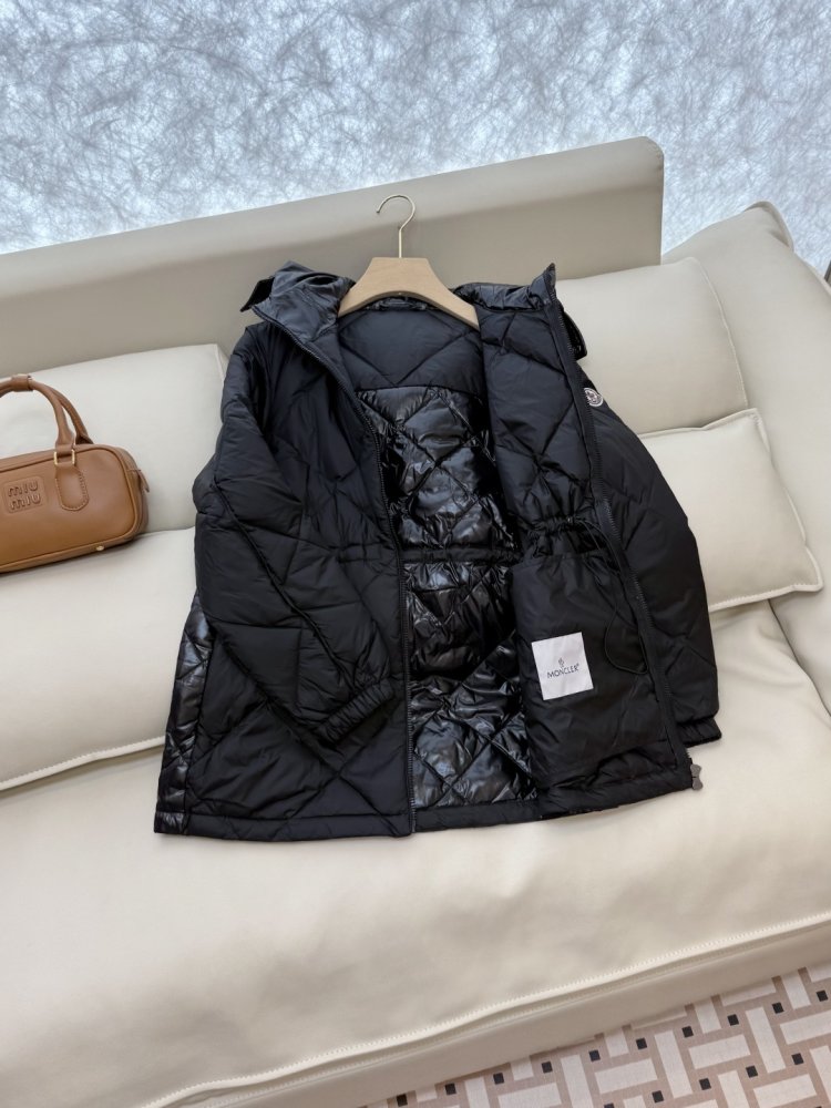 Пуховик женский с капюшоном фото 5