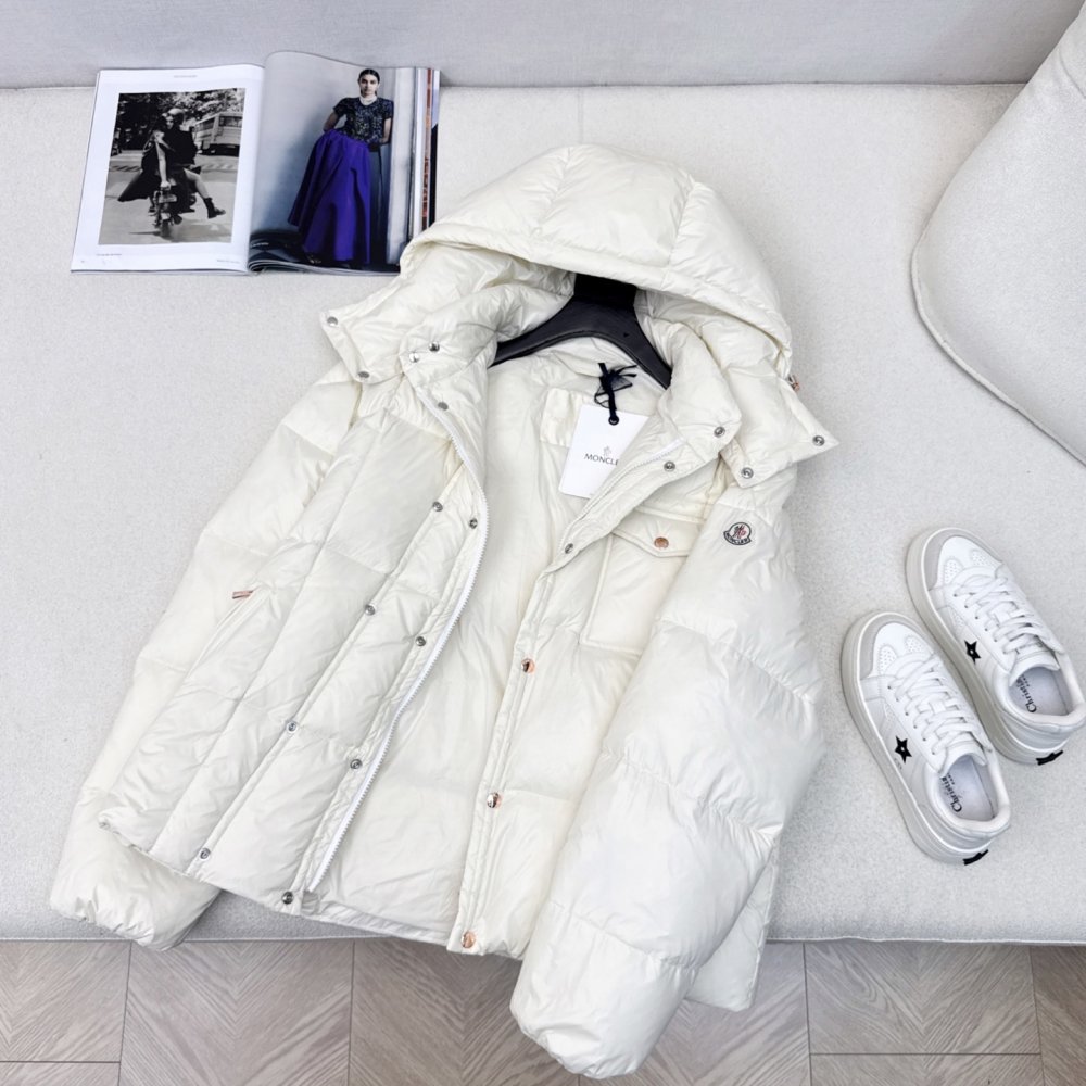 Пуховик женский с капюшоном фото 6