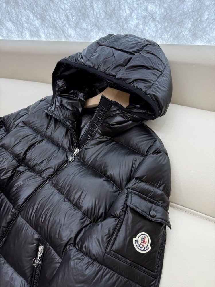 Пуховик женский с капюшоном фото 6