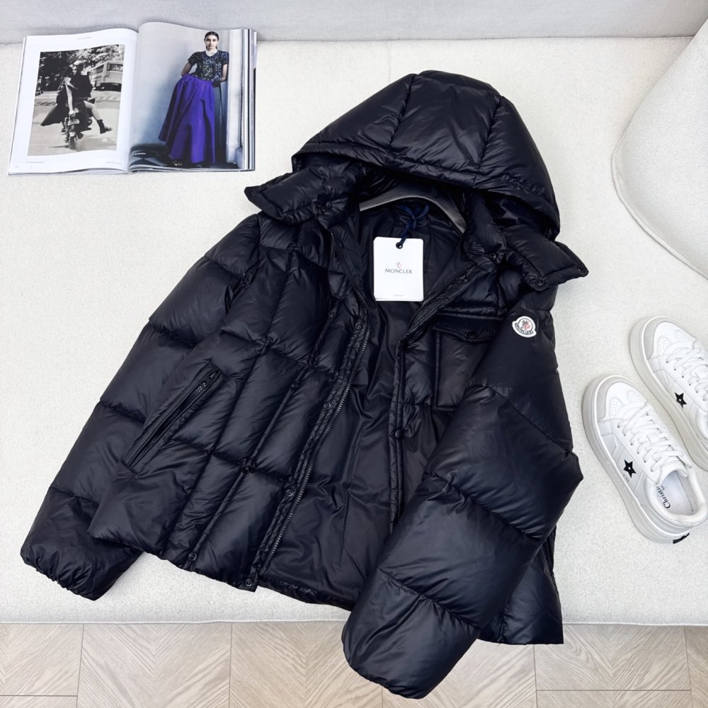 Пуховик женский с капюшоном фото 7