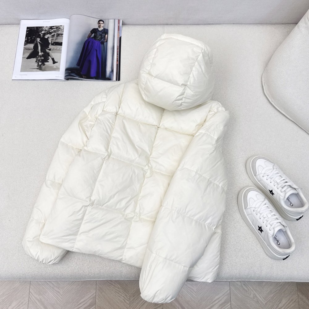 Пуховик женский с капюшоном фото 8