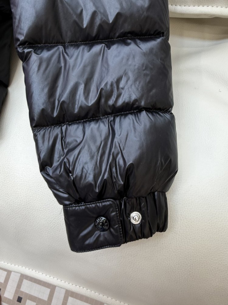 Пуховик женский с капюшоном фото 8