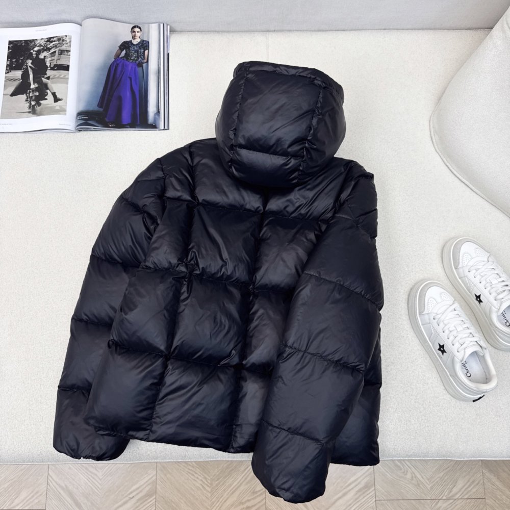 Пуховик женский с капюшоном фото 9