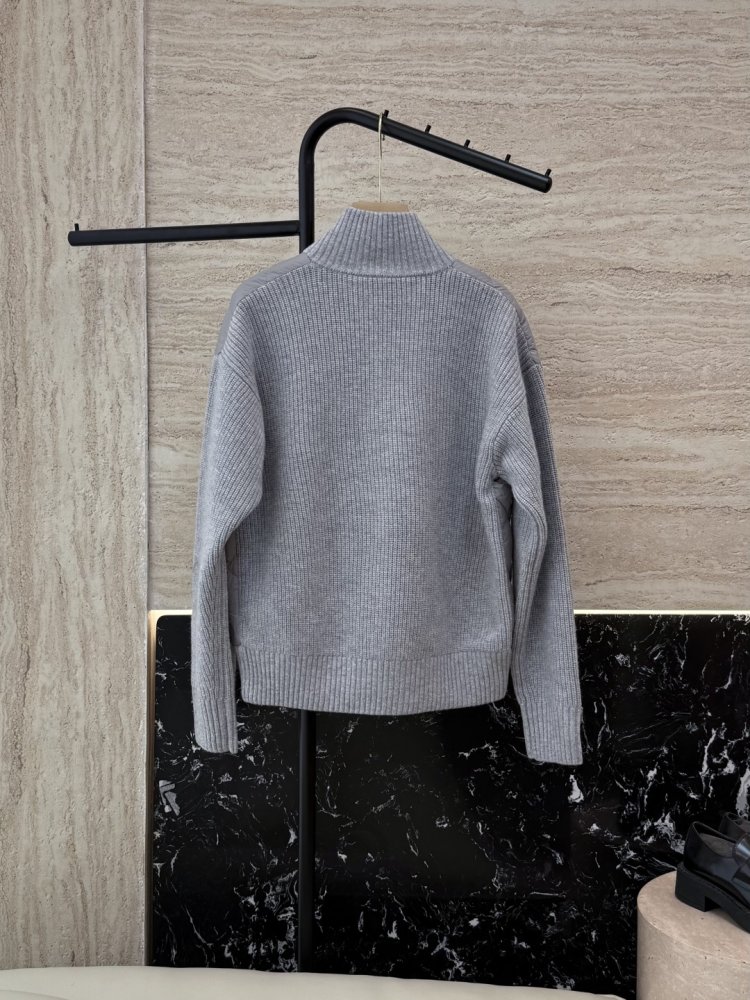 Down jacket female from кашемировыми sleeves фото 2