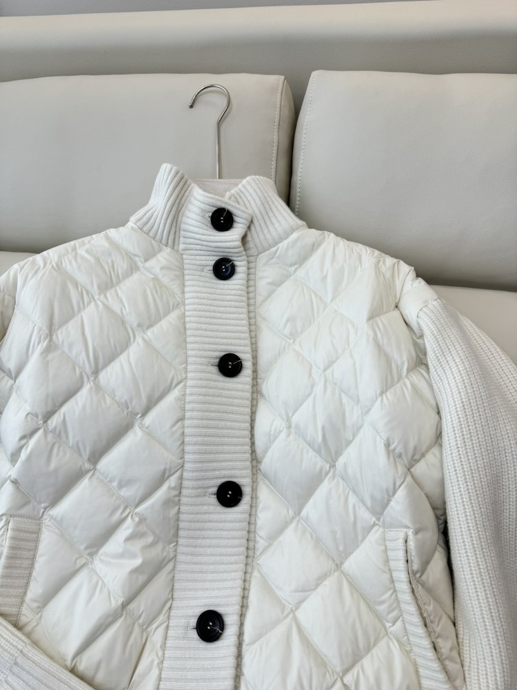 Пуховик женский с кашемировыми рукавами фото 6